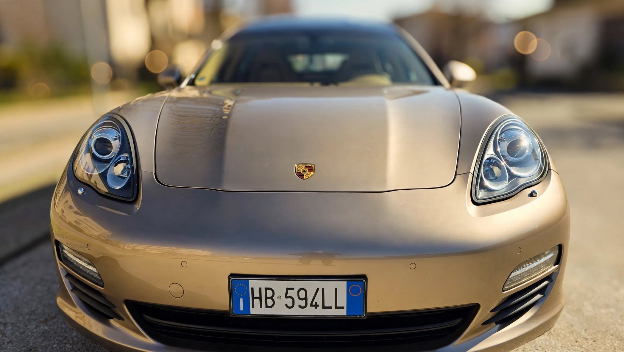Il nostro secondo Porsche Panamera color oro